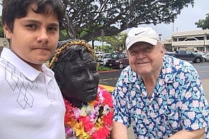 Tom Vincent, WG’56, with grandchildren in Hawaii