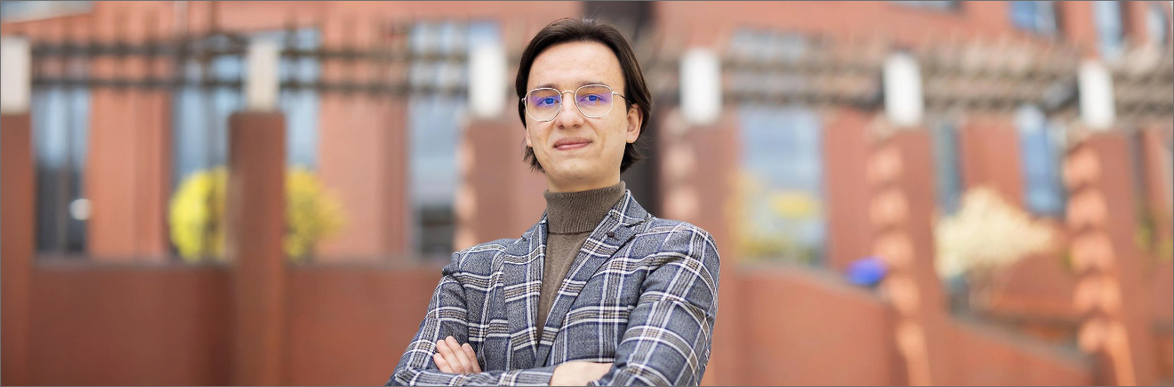 FY25-Impact-Newsletter-June-Story 1 Piotr Lazarek, ENG’25, W’25, wears a checkered blazer and glasses while standing outdoors with his arms crossed, with a brick building in the background.A scholarship student and alumnus of Venture Lab’s competitive VIP-X accelerator, Piotr Lazarek, ENG’25, W’25, was recently awarded the President’s Sustainability Prize for his venture, Nirby.